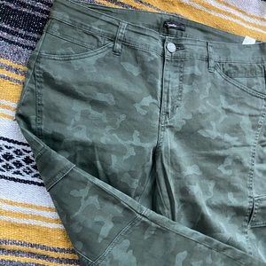 Camo-skinny pants